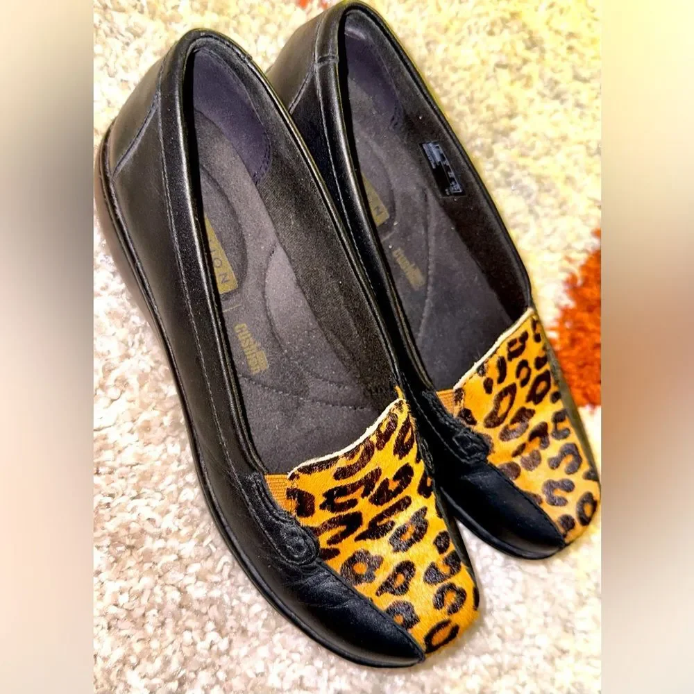Clarks Collection Bayou Leather and Leopard Horse Hair Loafers- NWOT 5